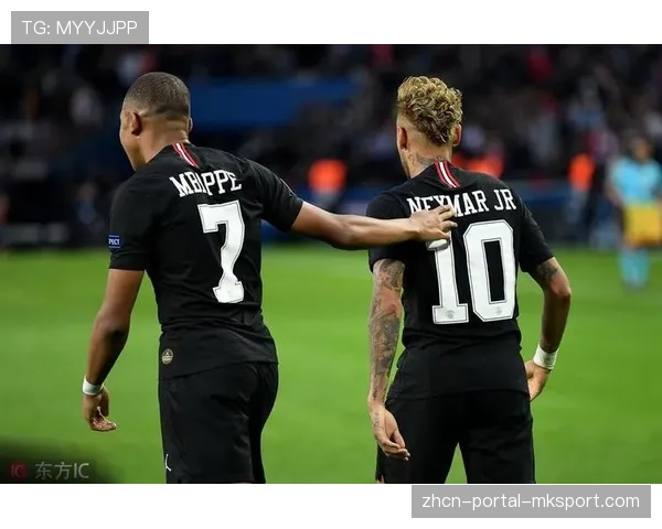 欧足联就巴黎极端球迷投掷烟火事件展开调查,俱乐部面临空场风险 欧足联就巴黎极端球迷投掷烟火事件展开调查,俱乐部面临空场风险